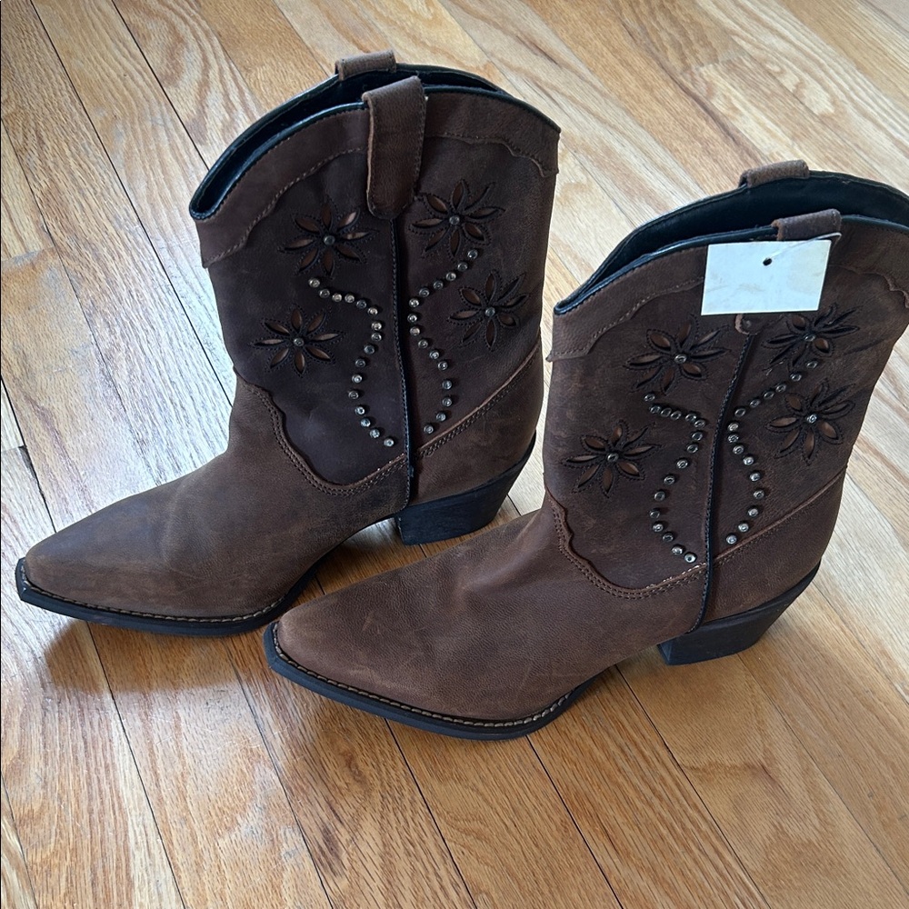 Floral Embellished Brown Heeled Boots